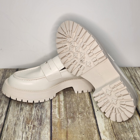 Madden Girl Heaathr Lug Sole Penny Loafer - Picture 3 of 3